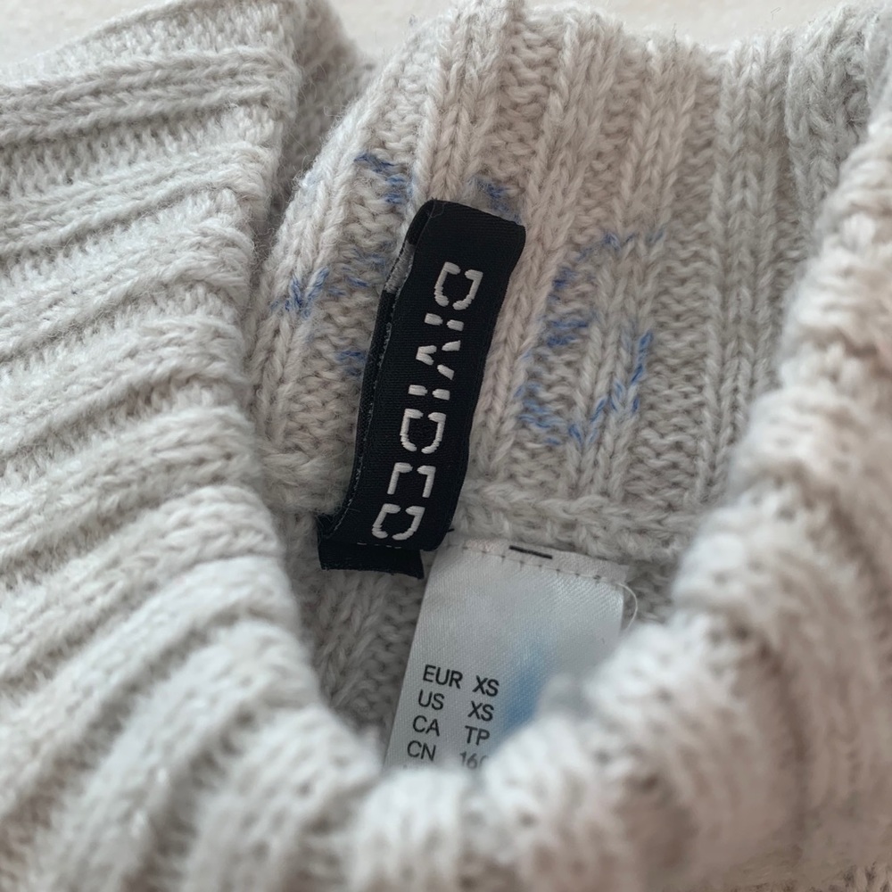 Divided light gray sweater - Picture 6 of 6